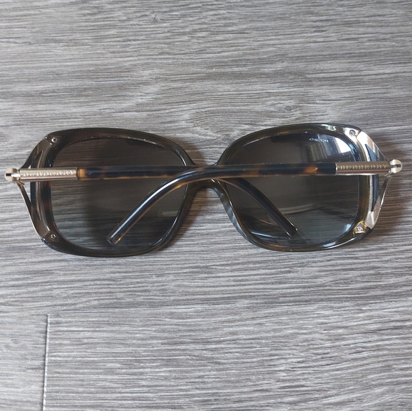 Burberry sunglasses with box and pamphlet. Brown with gold hardware - Picture 7 of 16